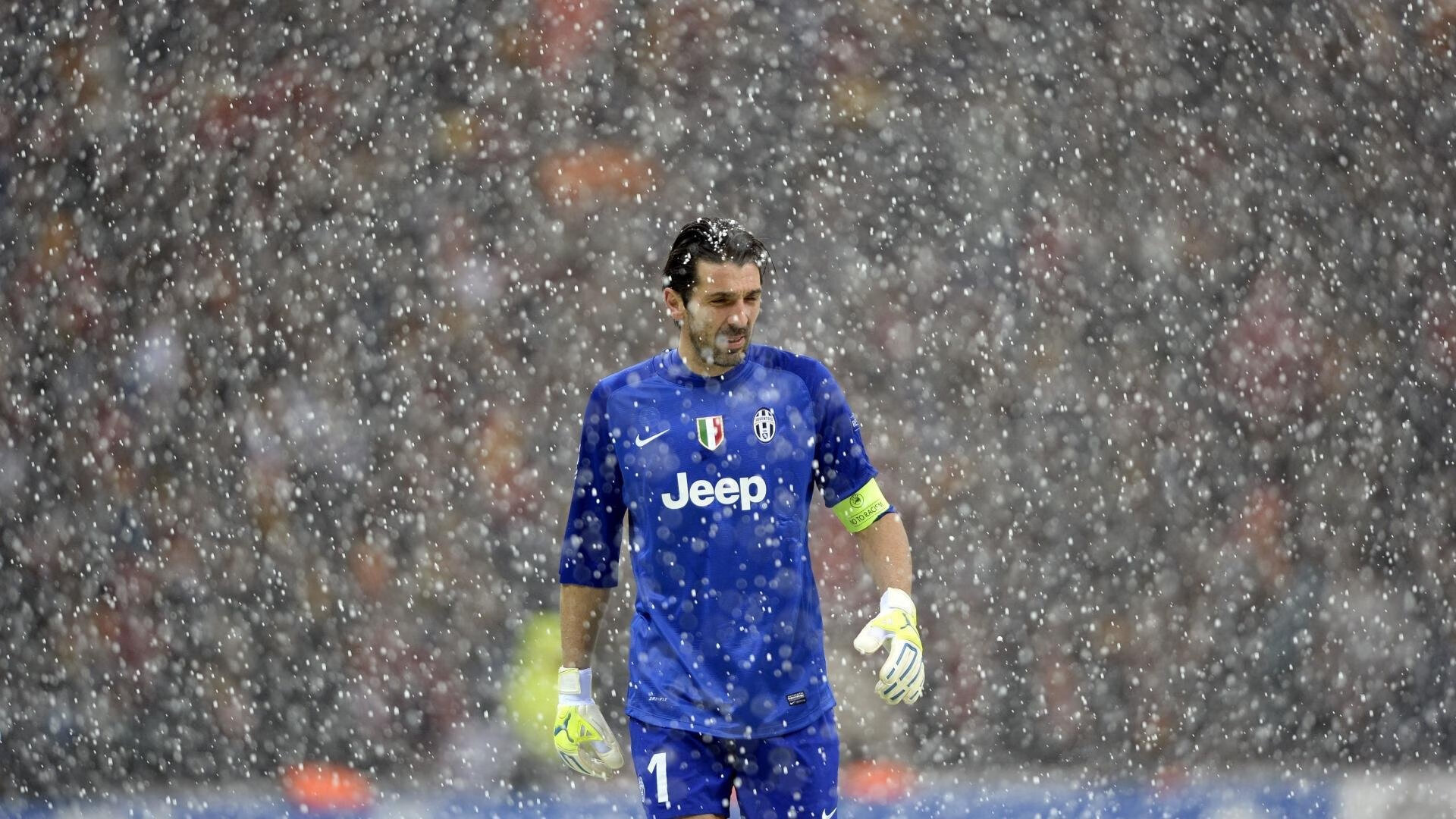 国际足球裁判引入自动偏差检测工具，判罚更加公正，足球规测